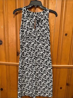 connected apparel Black & White Sleeveless Midi Dress